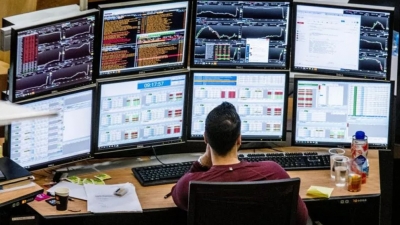 Ήπιες απώλειες στις ευρωαγορές με το βλέμμα στις κεντρικές τράπεζες - Στο -0,37% ο DAX