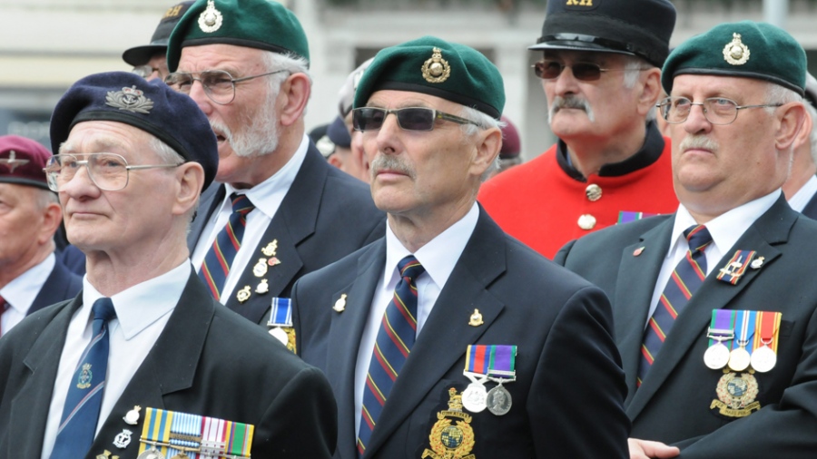 Παράνοια στη Βρετανία - Ετοιμάζονται να επιστρατεύσουν βετεράνους άνω των εξήντα για πόλεμο με τη Ρωσία