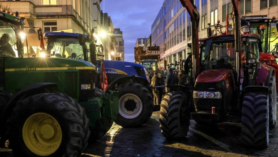 Ελβετία: Για πρώτη φορά στους δρόμους και της Γενεύης τρακτέρ – Τι ζητούν οι αγρότες