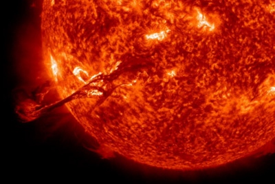 Νιώθετε περίεργα; - Είναι γιατί είμαστε στη δίνη γεωμαγνητικής καταιγίδας από έκρηξη στον Ήλιο!