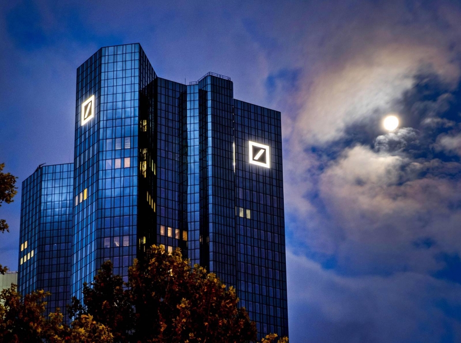 Η Deutsche Bank εγκαθιστά εφαρμογή για την παρακολούθηση των μηνυμάτων των στελεχών της
