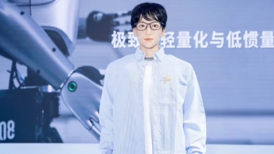 Ανθρωποειδές ρομπότ στην Κίνα πέρασε σε πρόγραμμα μεταπτυχιακών σπουδών