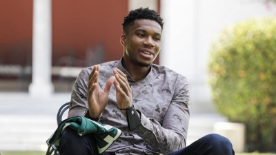 Αντετοκούνμπο: Έχω εμβολιαστεί για να προστατεύσω εμένα και την οικογένειά μου