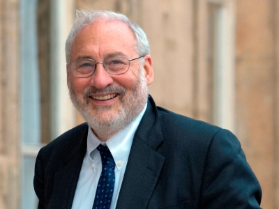 Stiglitz: Εντυπωσιακές οι πρώτες 100 ημέρες του Biden - Λαμπρό παράδειγμα ο Γιώργος Παπανδρέου