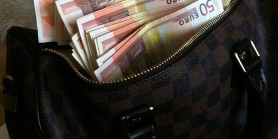 Τουρκία: Δημοτικός κηπουρός βρήκε τσάντα με 320.000 ευρώ και την επέστρεψε