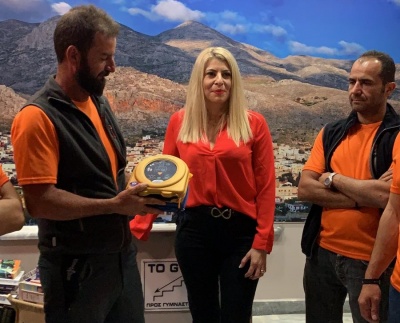 Δωρεά απινιδωτή από την Interamerican στην Εθελοντική Ομάδα Διάσωσης Καλύμνου