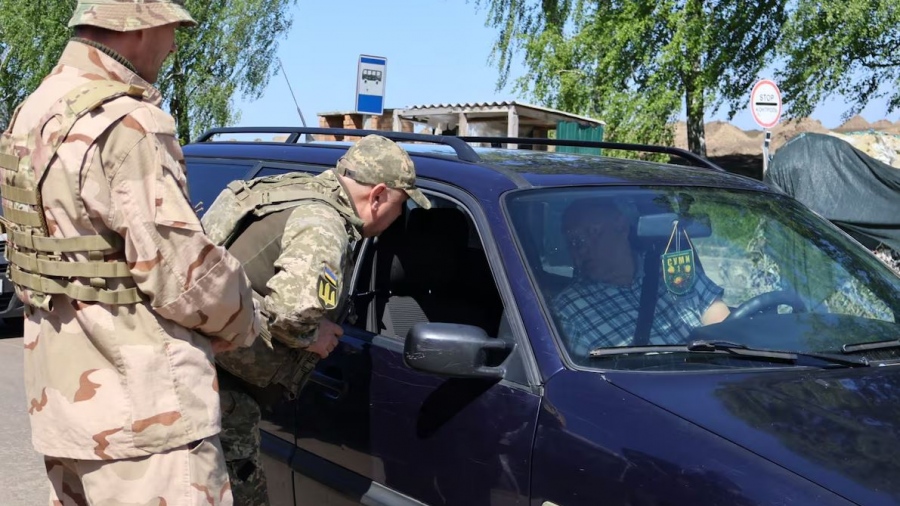 Ξεφεύγει η κατάσταση στην Ουκρανία - Πολίτες έπαιξαν «ξύλο» με τους στρατολόγους για να γλυτώσουν την επιστράτευση