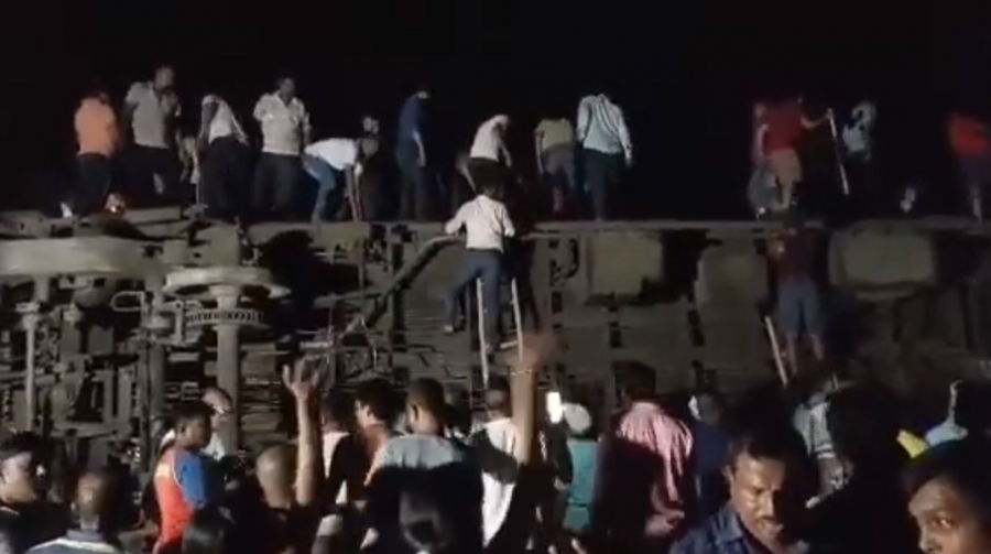 Σιδηροδρομική τραγωδία στην Ινδία: Δεκάδες νεκροί και τραυματίες