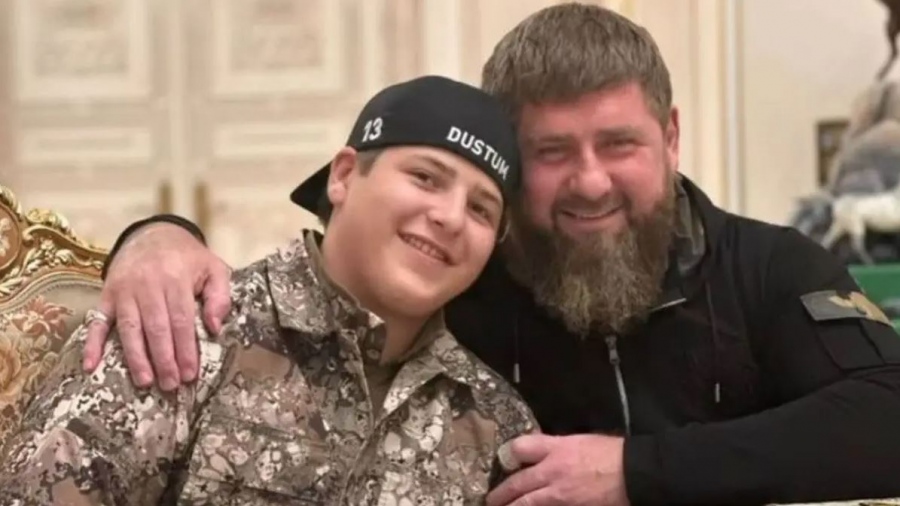 Ρωσία: Ο Kadyrov δηλώνει περήφανος για τον γιο του που ξυλοκόπησε έναν κρατούμενο φυλακών