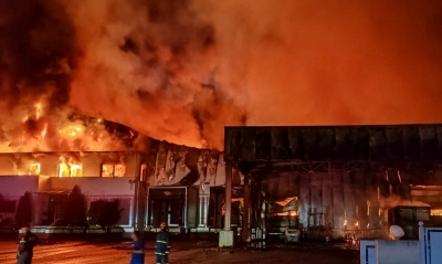 Φωτιά στο εργοστάσιο στη Λαμία: Ταυτοποιήθηκε ύποπτος, τουλάχιστον δύο εμπλεκόμενοι – Άνοιξαν με κλειδιά
