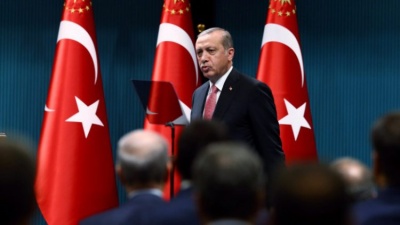 Απεγνωσμένος ο Erdogan: Είμαστε σε οικονομικό πόλεμο - Μετατρέψτε το συνάλλαγμα σε λίρες, καταρρέει το νόμισμα στα 5,08 δολ
