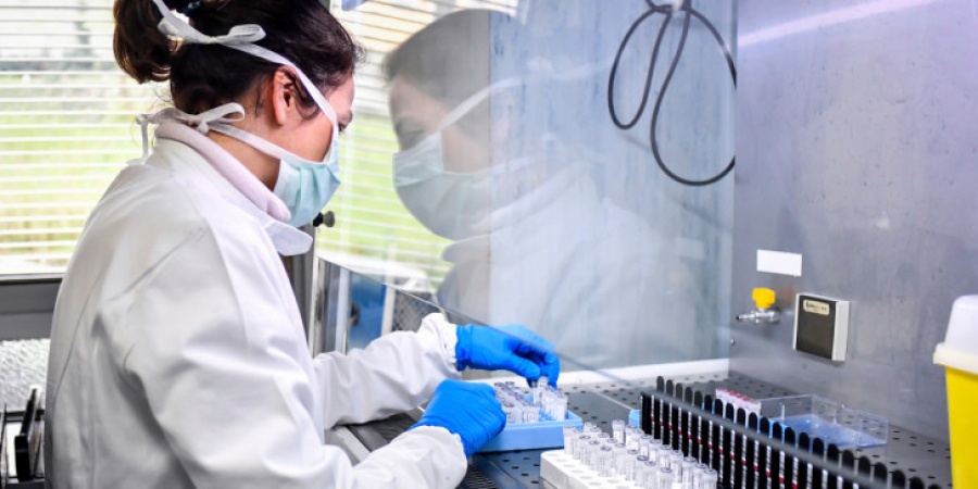 Το ελληνικό ερευνητικό κέντρο Φλέμιγκ επιστρατεύεται στη μάχη κατά του κορωνοϊού