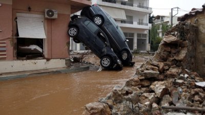 Απόγνωση στη δυτική Αττική – Στους 16 οι νεκροί, στους 6 οι αγνοούμενοι