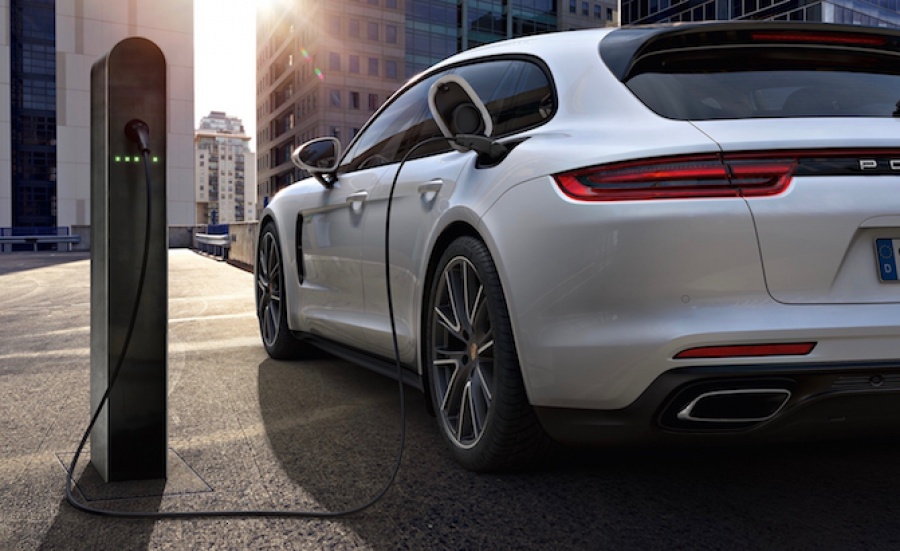Porsche: Μέσα στο 2019 θα έχει εγκαταστήσει 500 ταχυφορτιστές στις ΗΠΑ