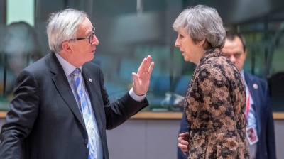 Στις Βρυξέλλες η May – Νέα συνάντηση με Juncker ενώ μένουν 37 ημέρες για το Brexit