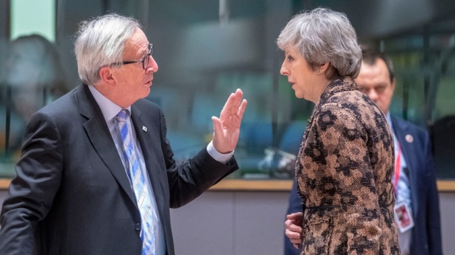 Στις Βρυξέλλες η May – Νέα συνάντηση με Juncker ενώ μένουν 37 ημέρες για το Brexit