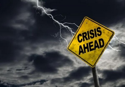 Σε «ελεύθερη πτώση» οι δυτικές elites χάνουν τον έλεγχο της εξουσίας δείχνουν οι πολιτικές κρίσεις σε ΗΠΑ, Γαλλία, Βρετανία