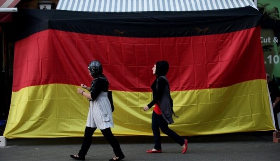 Γερμανία: Κλιμακώνεται η βία κατά μεταναστών εν μέσω κυβερνητικής κρίσης - 704 επιθέσεις το πρώτο εξάμηνο του 2018