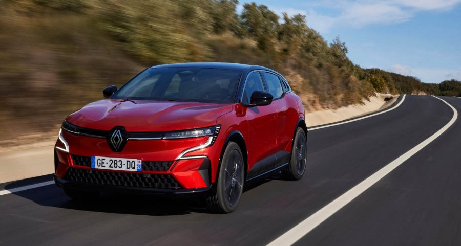 Με ένα ηλεκτρικό Renault μπόνους και ένα συμβατικό για ένα μήνα