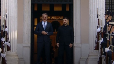 Στο Μαξίμου ο Zelensky - Συναντήθηκε με Τασούλα στο Προεδρικό Μέγαρο