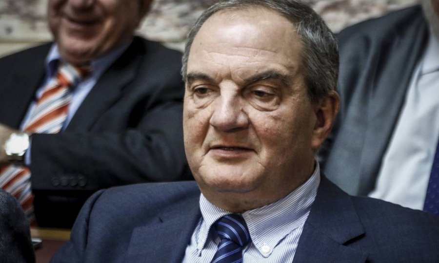 Ενορχηστρωμένο μανιφέστο Καραμανλικών – Γιατί τα έβαλαν με την κυβέρνηση Μητσοτάκη;