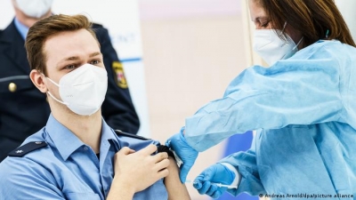 Γερμανία: Ο υποχρεωτικός εμβολιασμός θα επιδεινώσει τις ελλείψεις νοσηλευτών και φροντιστών