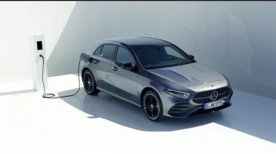 Mercedes-Benz: Ήπια υβριδική ανανέωση για την A-Class
