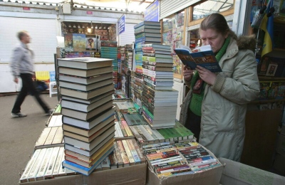 Αυταρχικός κατήφορος στην Ουκρανία - Ο δήμος Κιέβου απαγόρευσε βιβλία, ταινίες, μουσική στη ρωσική γλώσσα