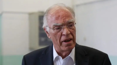 Η πρώτη εμφάνιση του Βασίλη Λεβέντη μετά τη σοβαρή μάχη του με τον κορωνοϊό - «Έχει αφήσει κινητικά προβλήματα»