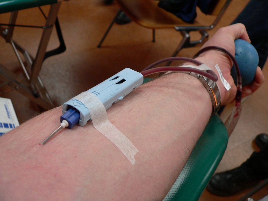 Στα άκρα: Αρνούνται μεταγγίσεις αίματος από εμβολιασμένους