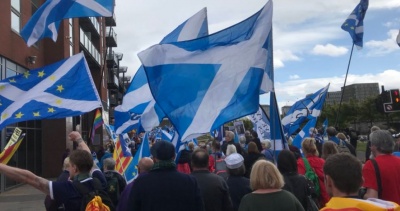 Δεκάδες χιλιάδες διαδηλωτές στους δρόμους της Γλασκώβης υπέρ της ανεξαρτησίας της Σκωτίας