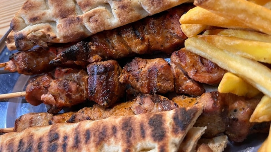 Προμήθευε κόκα μέσα στο σουβλατζίδικο...