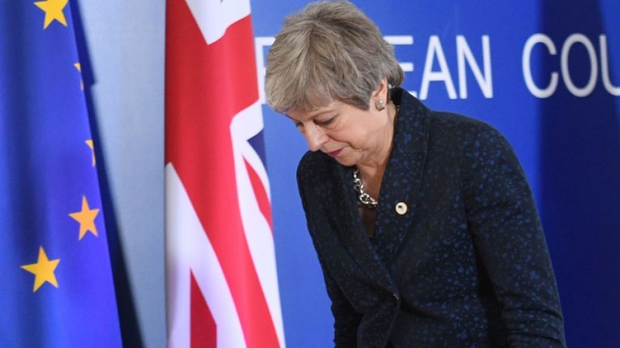 Μ. Βρετανία: Χρονοδιάγραμμα αποχώρησης από την ηγεσία του κόμματος ζητούν Συντηρητικοί από τη Theresa May