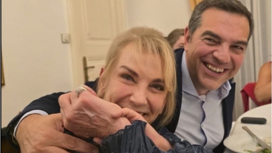 Τους ένωσε το πράσινο και είπαν...«Επιτέλους!» - Η αγκαλιά Τσίπρα και Πιπιλή στο Στρασβούργο