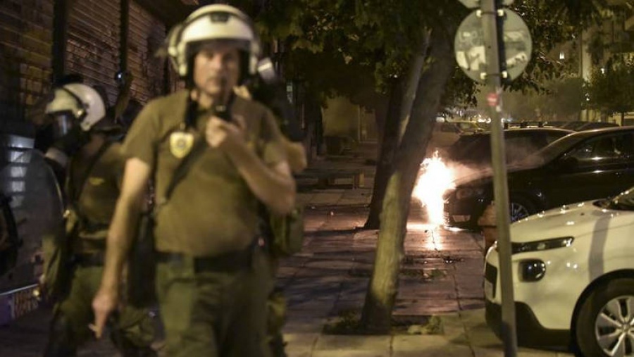 Ένταση και μικροεπεισόδια από αντιεξουσιαστές στον Πειραιά