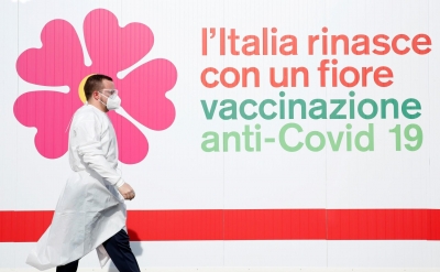 Ιταλία: Υποχρεωτική η 3η δόση του εμβολίου έναντι του Covid για όλους τους πολίτες άνω των 60