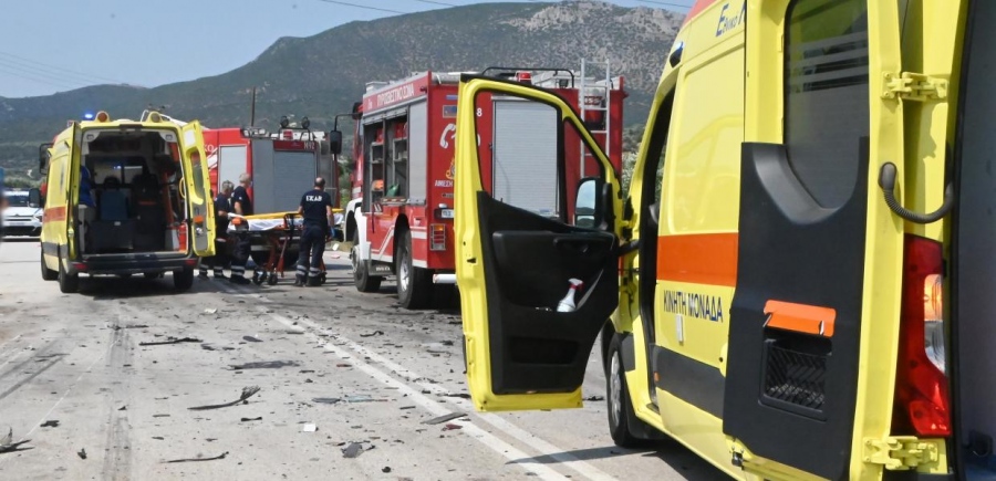 Σοκαριστικό τροχαίο δυστύχημα στην Κερατέα - Πυροσβεστικό όχημα συγκρούστηκε με αυτοκίνητο, νεκρή μια 61χρονη