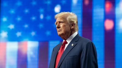 Απέλαση ολοταχώς: Ο Trump θα αφαιρέσει το καθεστώς του πρόσφυγα σε 240.000 Ουκρανούς στις ΗΠΑ