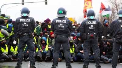 Ακροαριστερό χάος στη Γερμανία - Το συνέδριο της νεολαίας του ΑfD θα «πολιορκείται» από χιλιάδες Antifa διαδηλωτές