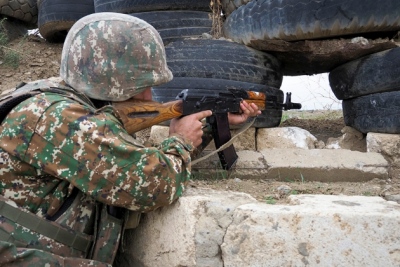 Στο χείλος της αβύσσου: Το Αζερμπαϊτζάν ανακοίνωσε βομβαρδισμούς των στρατιωτικών του θέσεων από το έδαφος της Αρμενίας