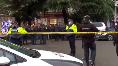 Γεωργία: Ένοπλος κρατά δέκα ομήρους σε γραφείο οικονομικού οργανισμού στην Τιφλίδα