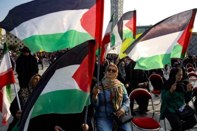 Ξεσηκωμός στο Ιράν: Θάνατος στο Ισραήλ – Η κατάληψη της πρεσβείας των ΗΠΑ το 1979 και η οργή για τη σφαγή στη Γάζα