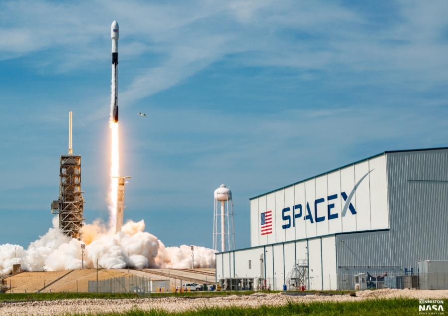 Η Space X έθεσε σε τροχιά τους πρώτους 60 δορυφόρους του δικτύου διαστημικού Ίντερνετ της Starlink