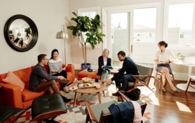 Νέα επένδυση σε ακίνητα για επαγγελματίες ταξιδιώτες από την Airbnb