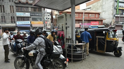 Πανικός για τα καύσιμα στην στην Ινδία - Ουρές και φόβοι παρά τις διαβεβαιώσεις της κυβέρνησης