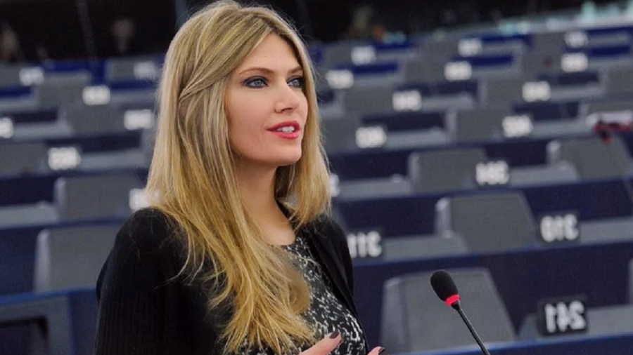 Νέες φωτογραφίες από τα ευρήματα στο σπίτι της Καϊλή: Οι βαλίτσες με τα χρήματα