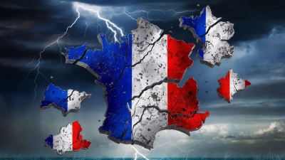 Στην άβυσσο βυθίζεται η Γαλλία - O Lecornu έχει «καλά νέα», αλλά ο Fitch... περιμένει στη γωνία και απειλεί με υποβάθμιση