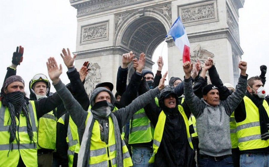 Γαλλία: Στους δρόμους και πάλι τα «Κίτρινα Γιλέκα» - Συλλήψεις και δακρυγόνα από την αστυνομία