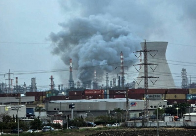 Φωτιά σε διυλιστήριο στη Χάιφα μετά από επίθεση με βλήματα του IRGC