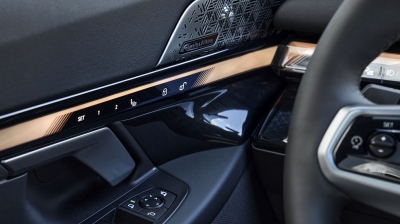 Όταν οι Κινέζοι τα δίνουν όλα στάνταρ, η Ευρώπη χρεώνει συνδρομή